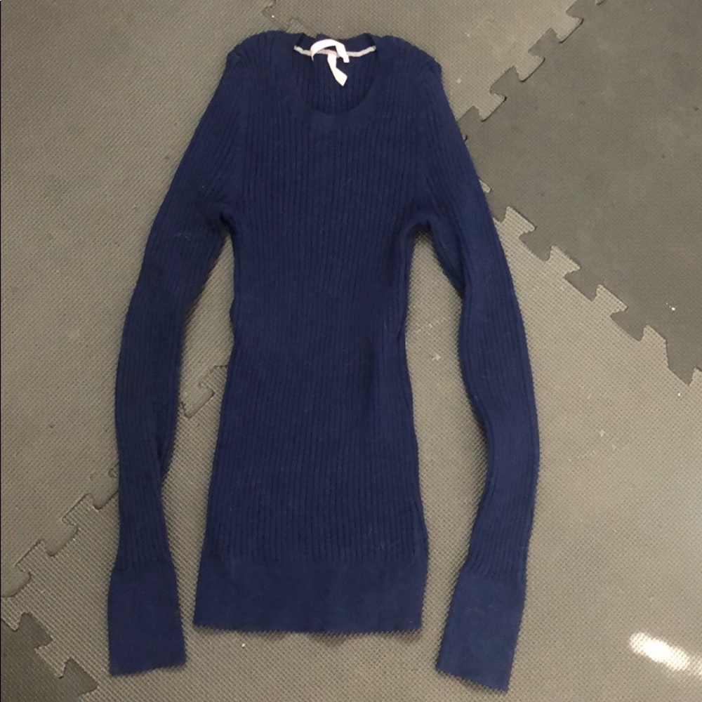 FITTED RIBBED SWEATER